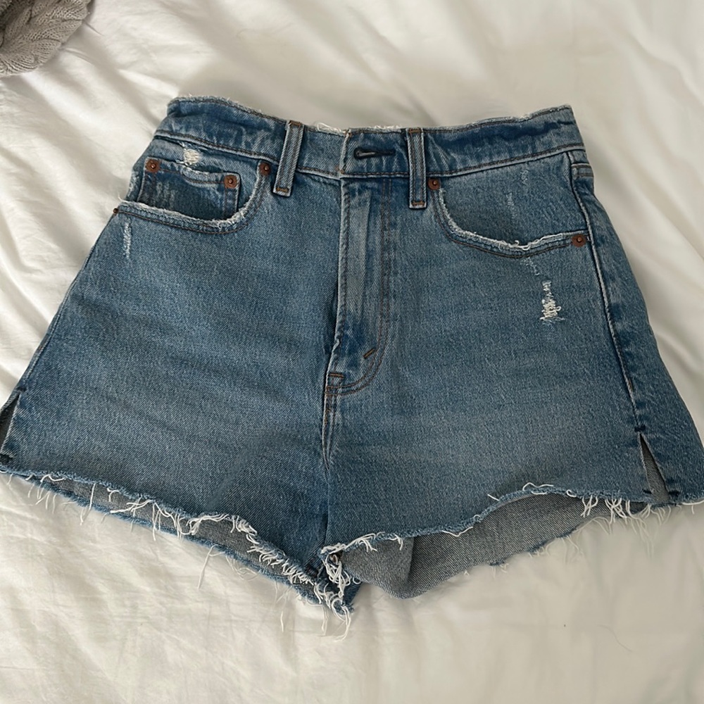 Abercrombie The Mom Short High Rise